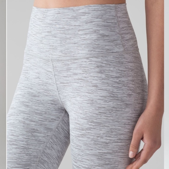 Lululemon Wunder Under Hi-Rise 1/2 Tight (Luxtreme)
Space Ice Grey Alpine White - Picture 13 of 14